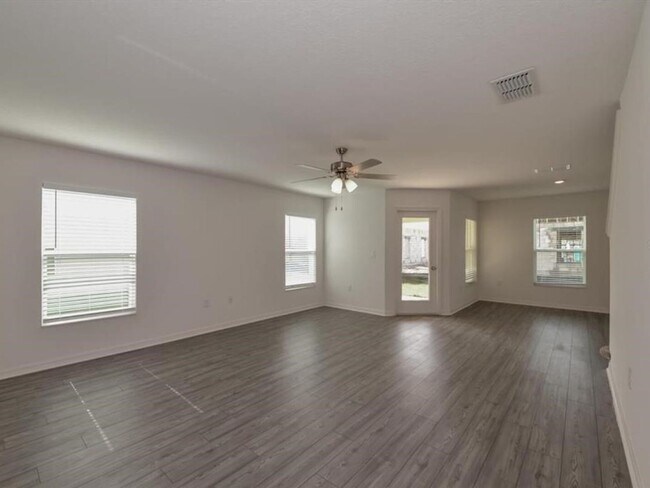 Building Photo - 3/2.5 Townhome built in 2022 - 2 car garag...