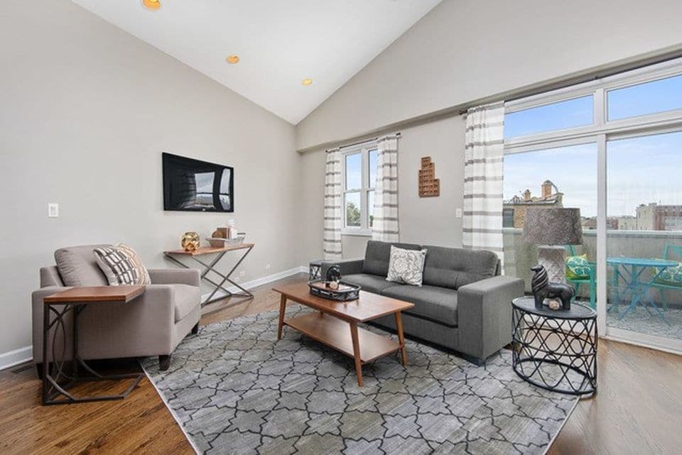Foto principal - 1456 N Greenview Ave
