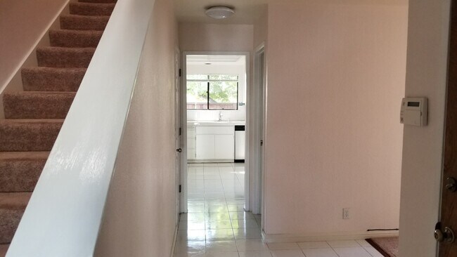 Foto del edificio - 1215 Sierra Village Way