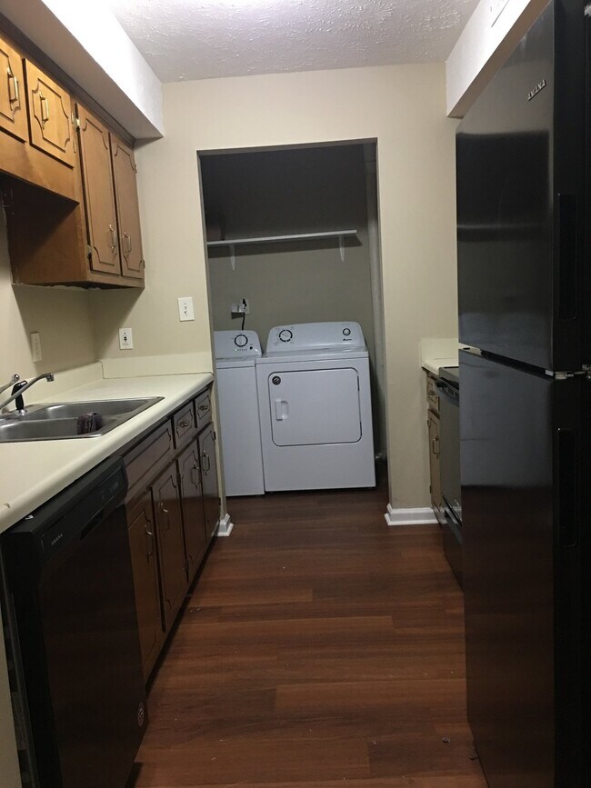 Foto del edificio - 3854 H NORTHEAST DRIVE