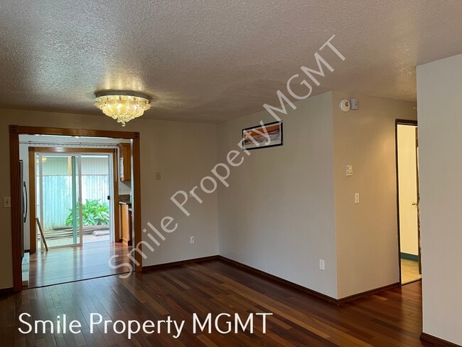 Foto del edificio - 10332 SE Clinton St