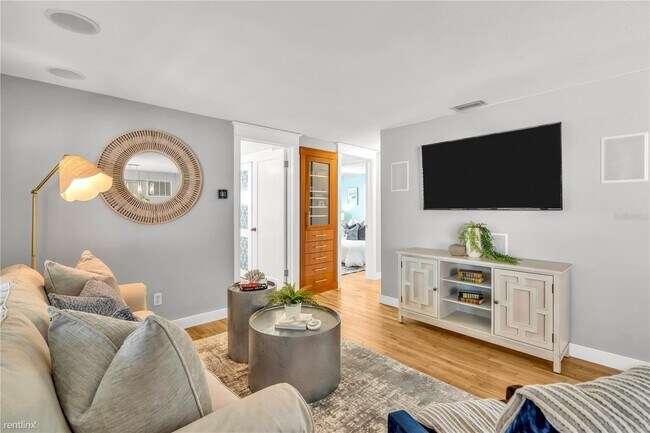 Building Photo - 2 br, 1 bath House - 5420 43Rd Avenue N