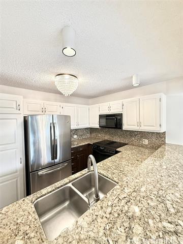 Building Photo - 555 Hahaione St