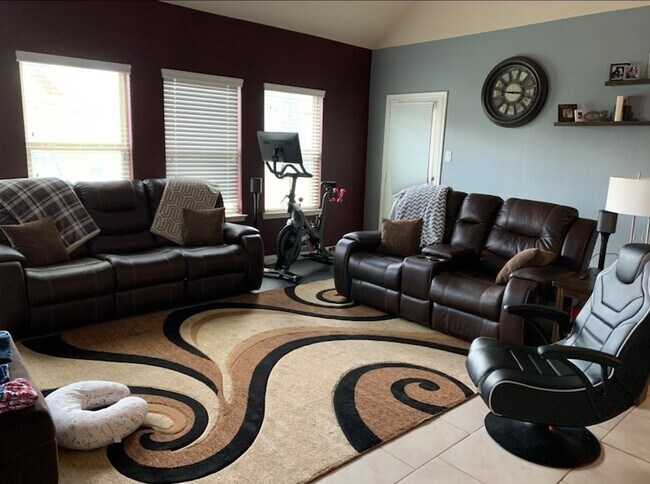 Foto del edificio - 9427 McDowell Dr