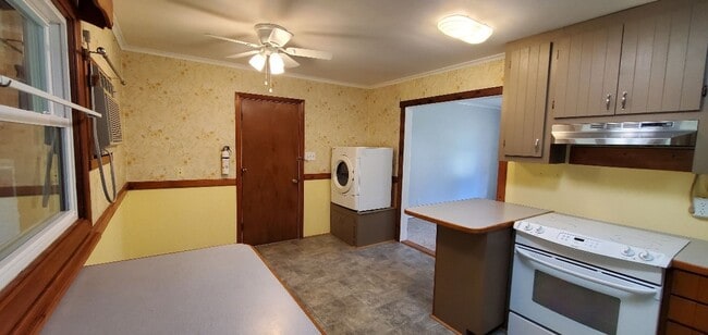 Building Photo - 1618 Lexington Dr