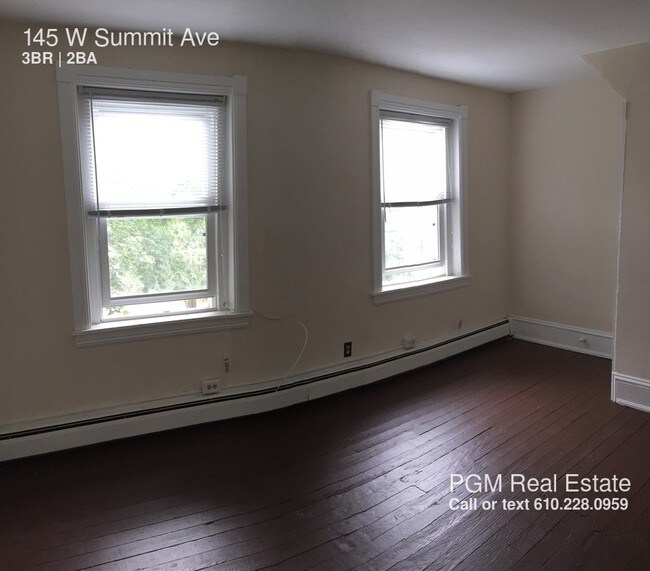 Building Photo - 145 W Summit Ave