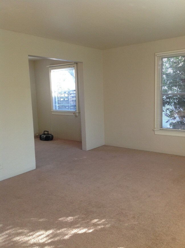 Building Photo - 226 Edgemont Ave