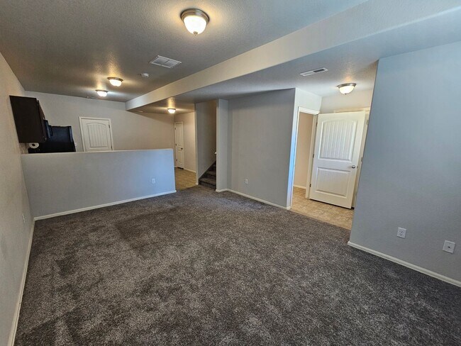 Foto del edificio - 3 Bed 3 bath Town Home in 80910!