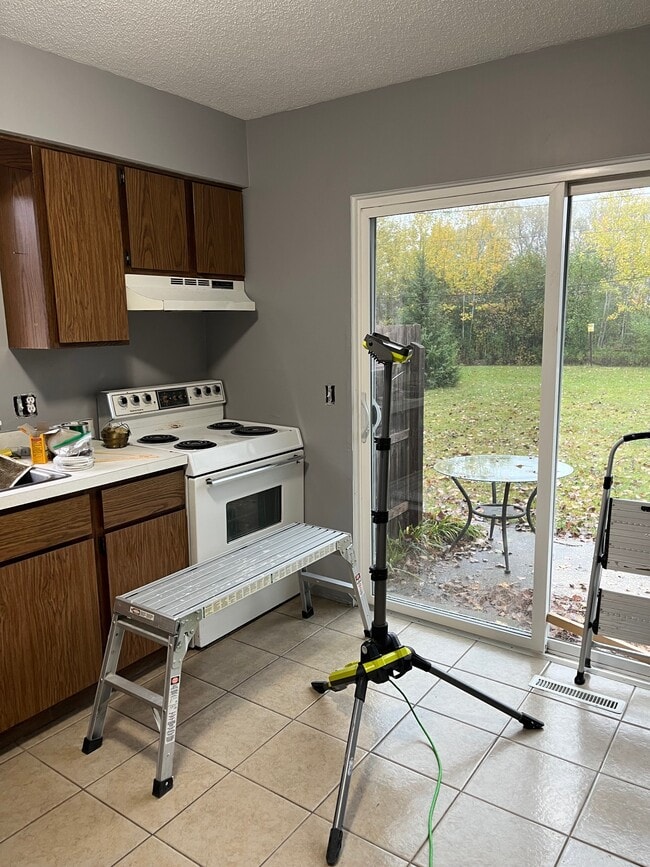 Building Photo - 1312 Illinois Dr