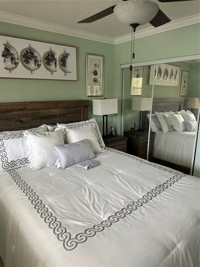 Foto del edificio - 6018 Plunkett St