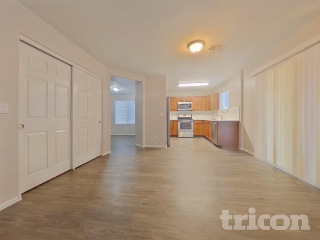 Foto del edificio - 23634 W Tamarisk Ave