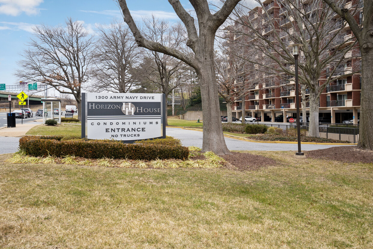 The Horizon House - 1300 Army Navy Dr