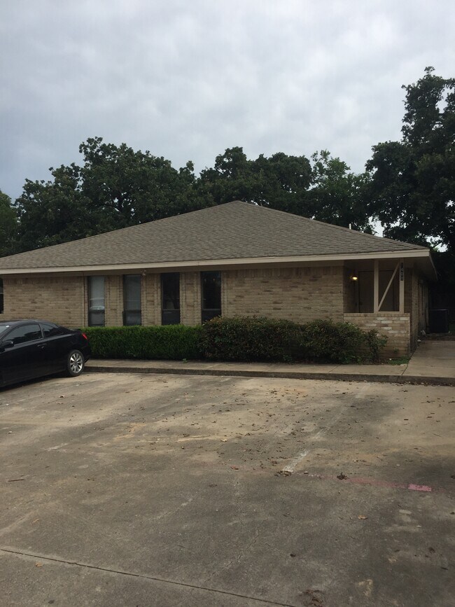 Frente de la propiedad - 1401 Lackey Ct