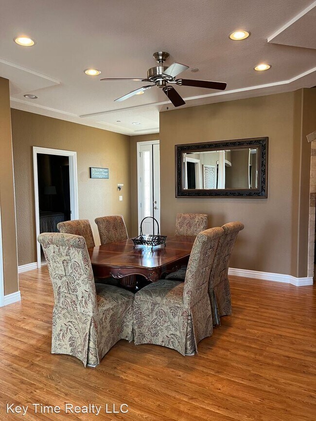 Foto del edificio - 3 br, 3 bath House - 3575 McCormick Blvd D201