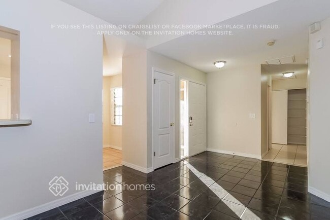 Building Photo - 203 N Lake Ct