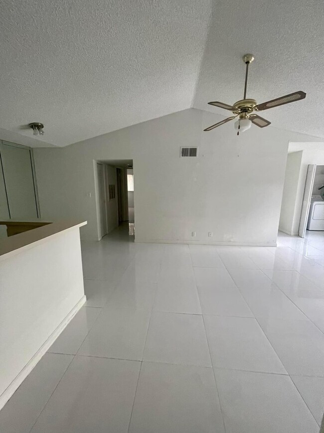 Building Photo - 2946 S University Dr