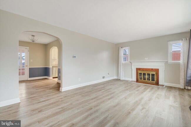 Foto del edificio - 304 Newfield Rd