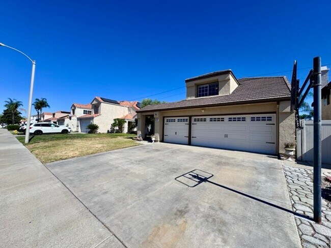 Foto del edificio - Spacious 5 Bedroom Home in Menifee Lakes w...