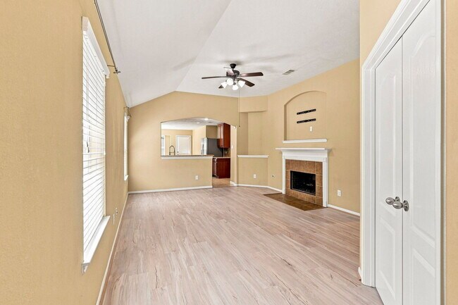 Foto del edificio - 5923 Deleon Trail Dr