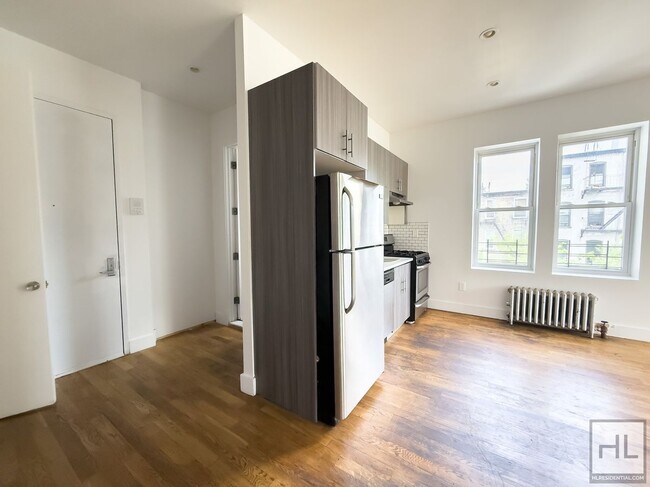 Foto del edificio - 19 STREET / South Slope, Brooklyn / Sun-Fi...