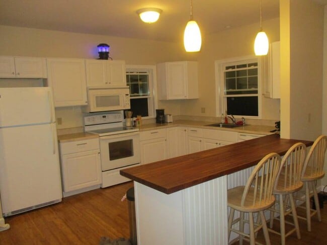 Foto del edificio - 66 Lake Dr