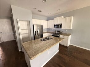 Building Photo - 1040 NW 33rd Ct