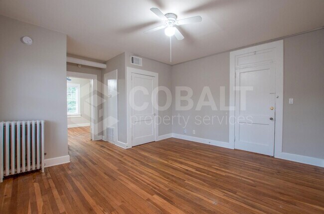 Foto del edificio - 674 Somerset Terrace NE