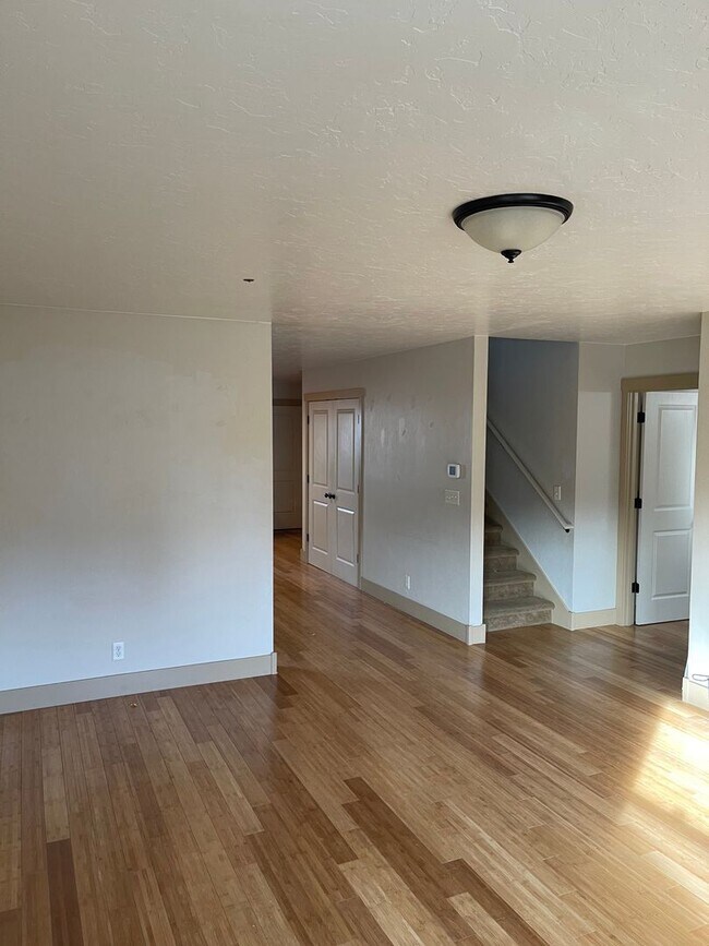 Foto del edificio - Custom 3-Bedroom with Fenced Yard in heart of Sisters!