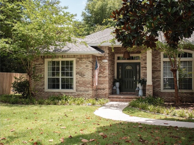 Foto del edificio - 807 Coldwater Creek Cir