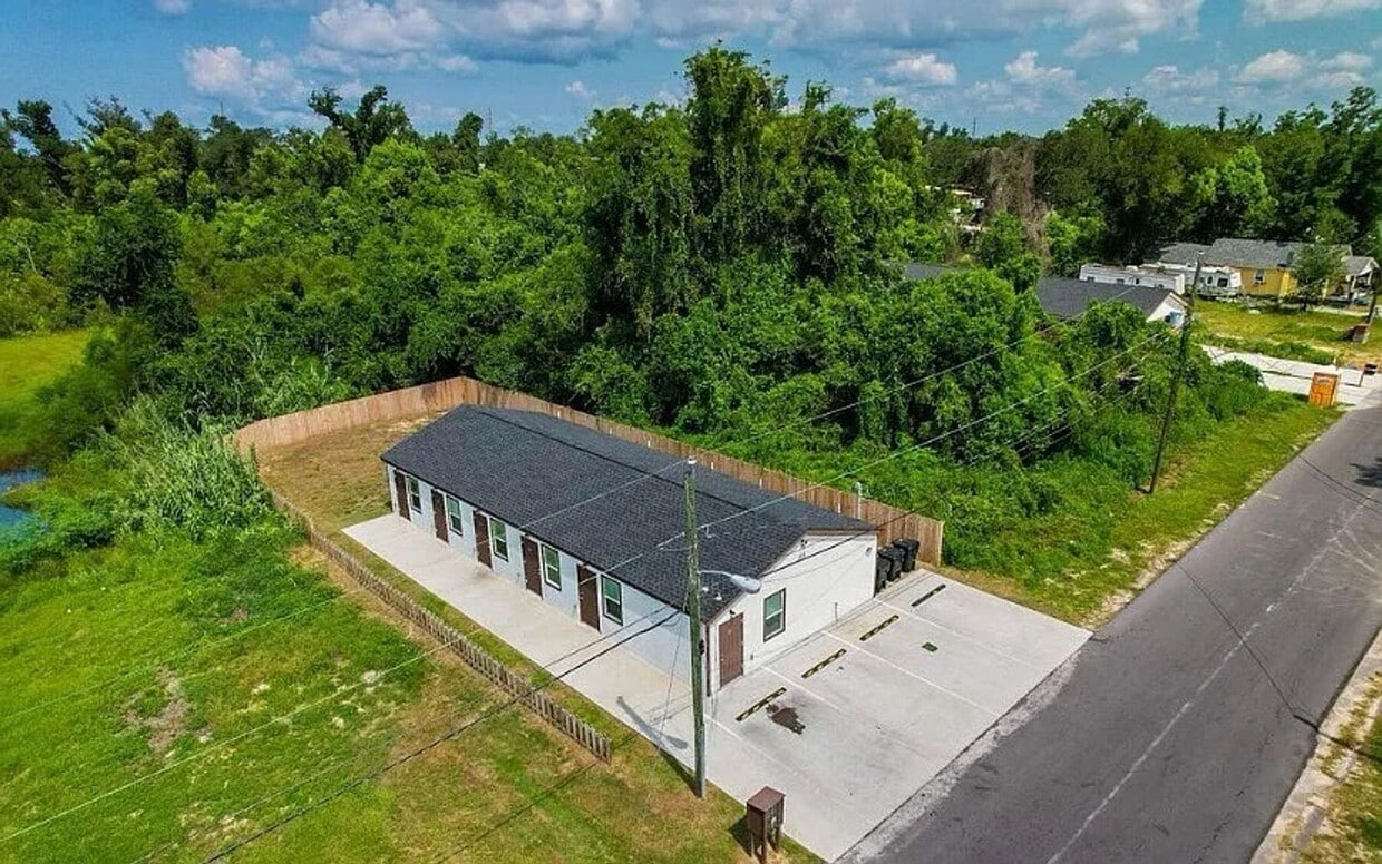 Primary Photo - 143 Claire Ave