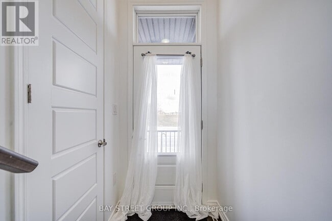 Building Photo - 980 Logan Dr