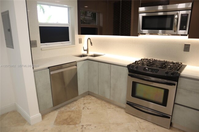 Building Photo - 13105 Ixora Ct