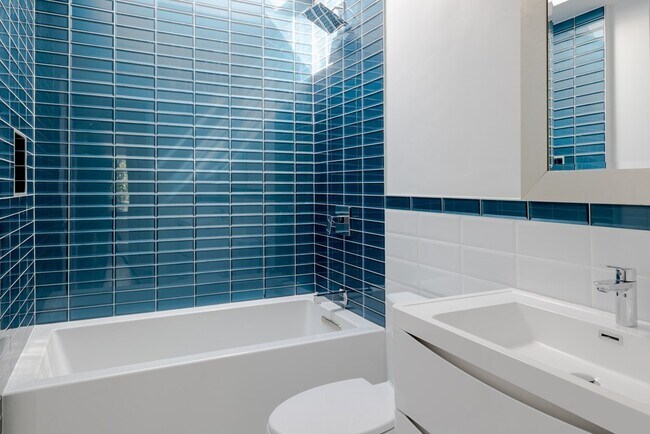 Building Photo - 15 Colbourne Cres