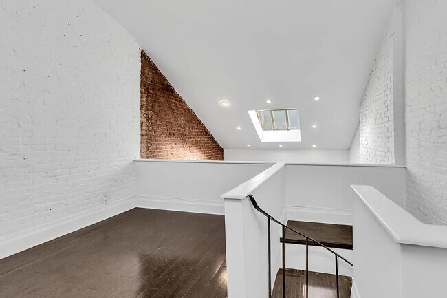 Foto del edificio - 404 W 22nd St