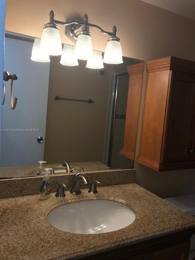 Foto del edificio - 16508 NE 26th Ave