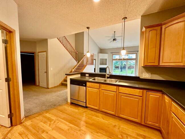 Building Photo - 9725 Alvarado Ln N