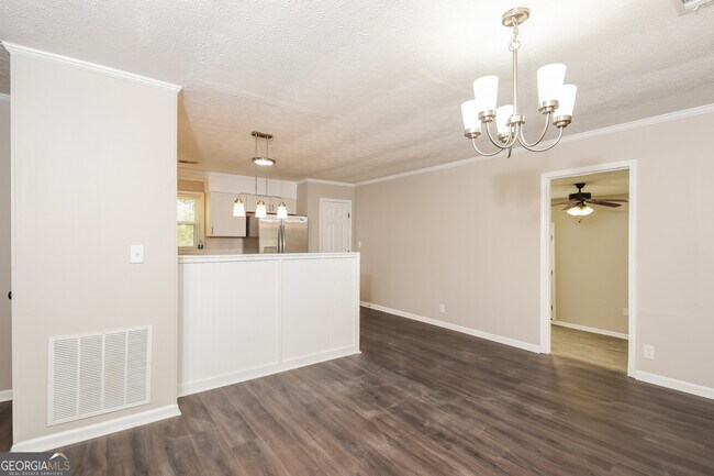 Building Photo - 19 Sioux Rd NE