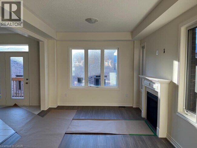 Photo du bâtiment - 300 Skinner Rd