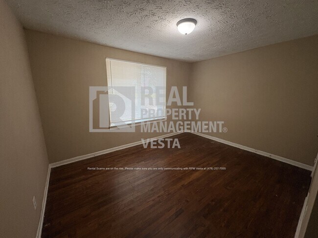 Building Photo - 2140 Ingleside Ave