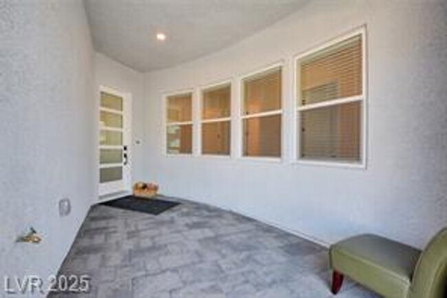 Building Photo - Beautiful 4 bedroom House