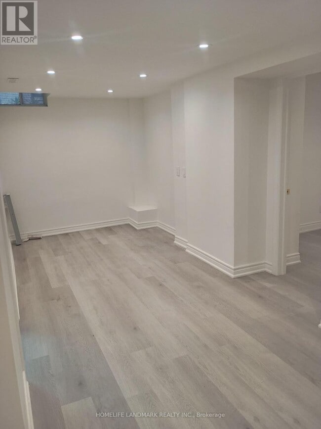 Building Photo - 112 Holm Crescent