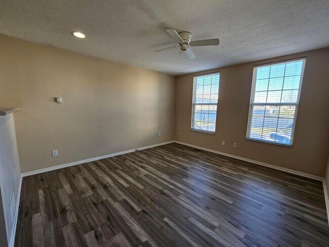 Foto del edificio - 7095 Gallant Fox Dr