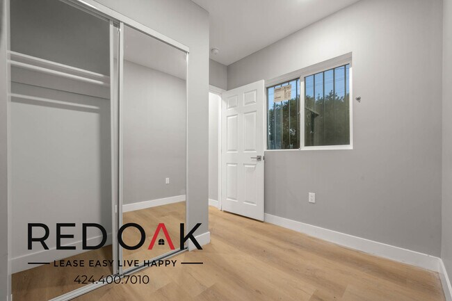 Building Photo - Recently Updated One Bedroom with Contempo...