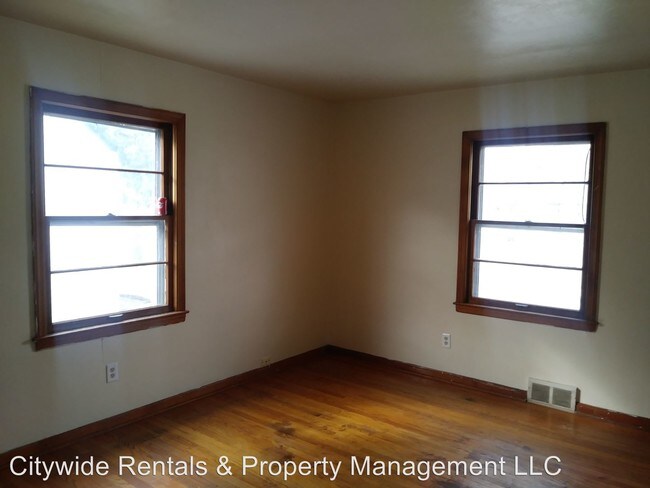 Building Photo - 2 br, 1 bath Apartment - 4612 N 46th St