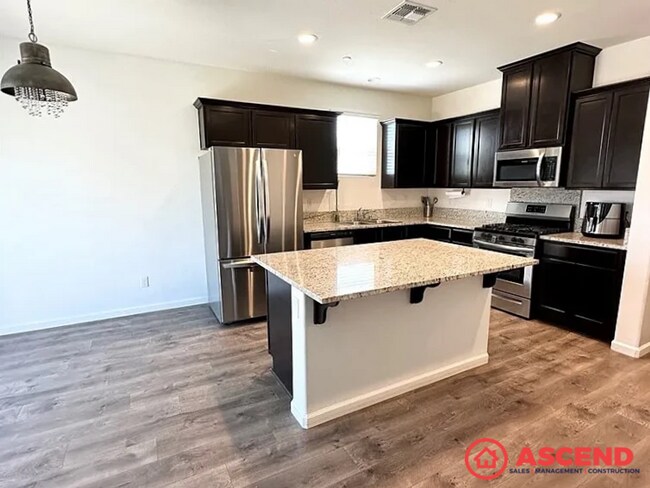 Foto del edificio - 3 Bedroom Home Off Mountain Ridge and Taft...