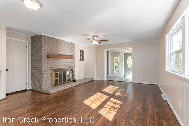 Foto del edificio - 3 br, 2 bath House - 70 W. Avon Parkway