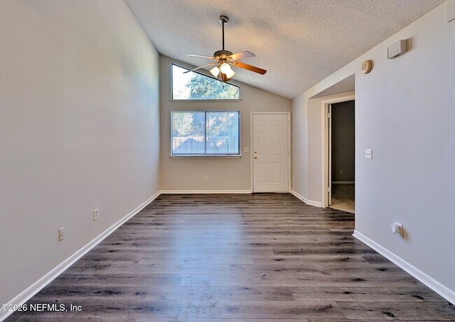 Foto del edificio - 2530 Whispering Woods Blvd