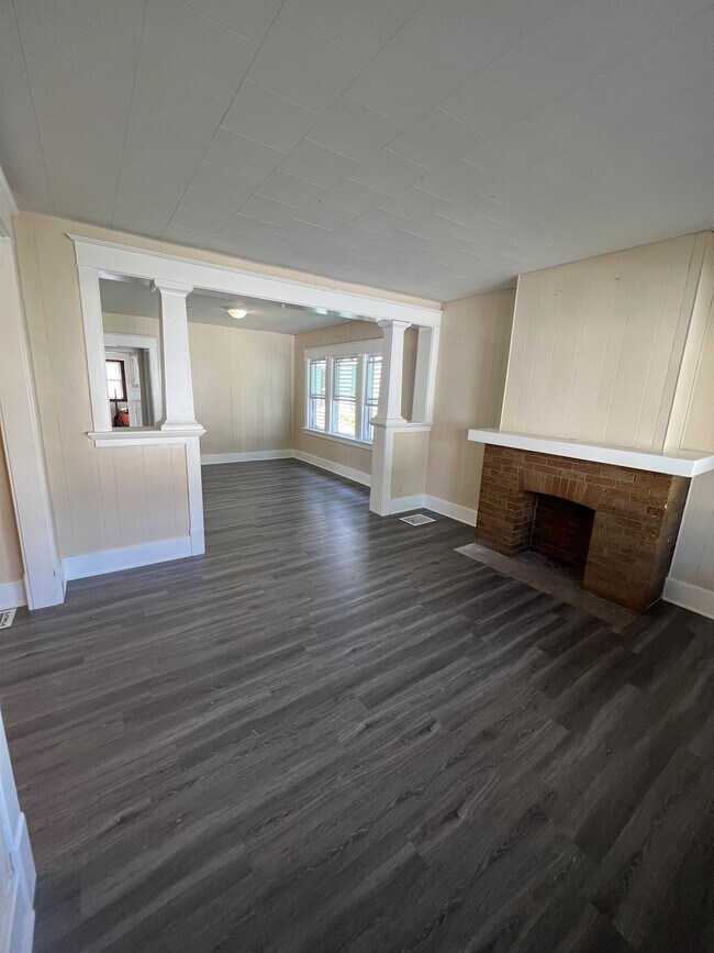Building Photo - 310 Chelsea Pl