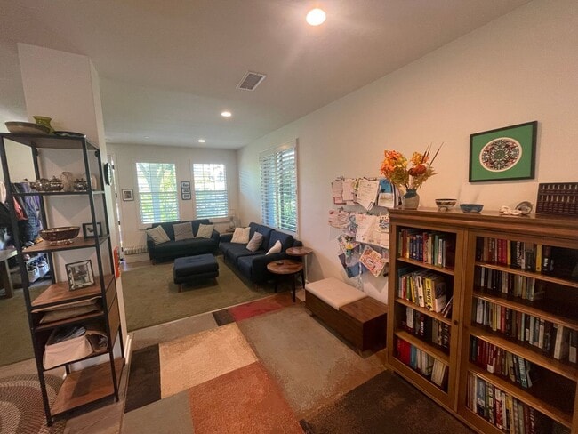 Building Photo - Hard to Find -UCI Campus! 4 bed/3 Full Bat...