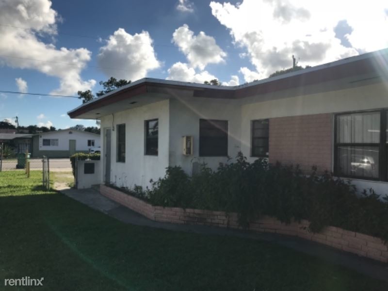 Foto principal - 555 NE 150th St